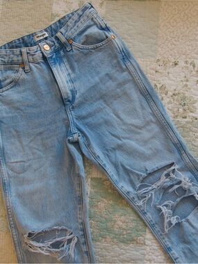 Wrangler Wild West High Rise Straight Light Blue Distressed Jeans